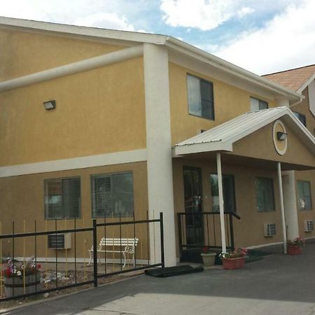 Super 8 By Wyndham Riverton Eksteriør billede