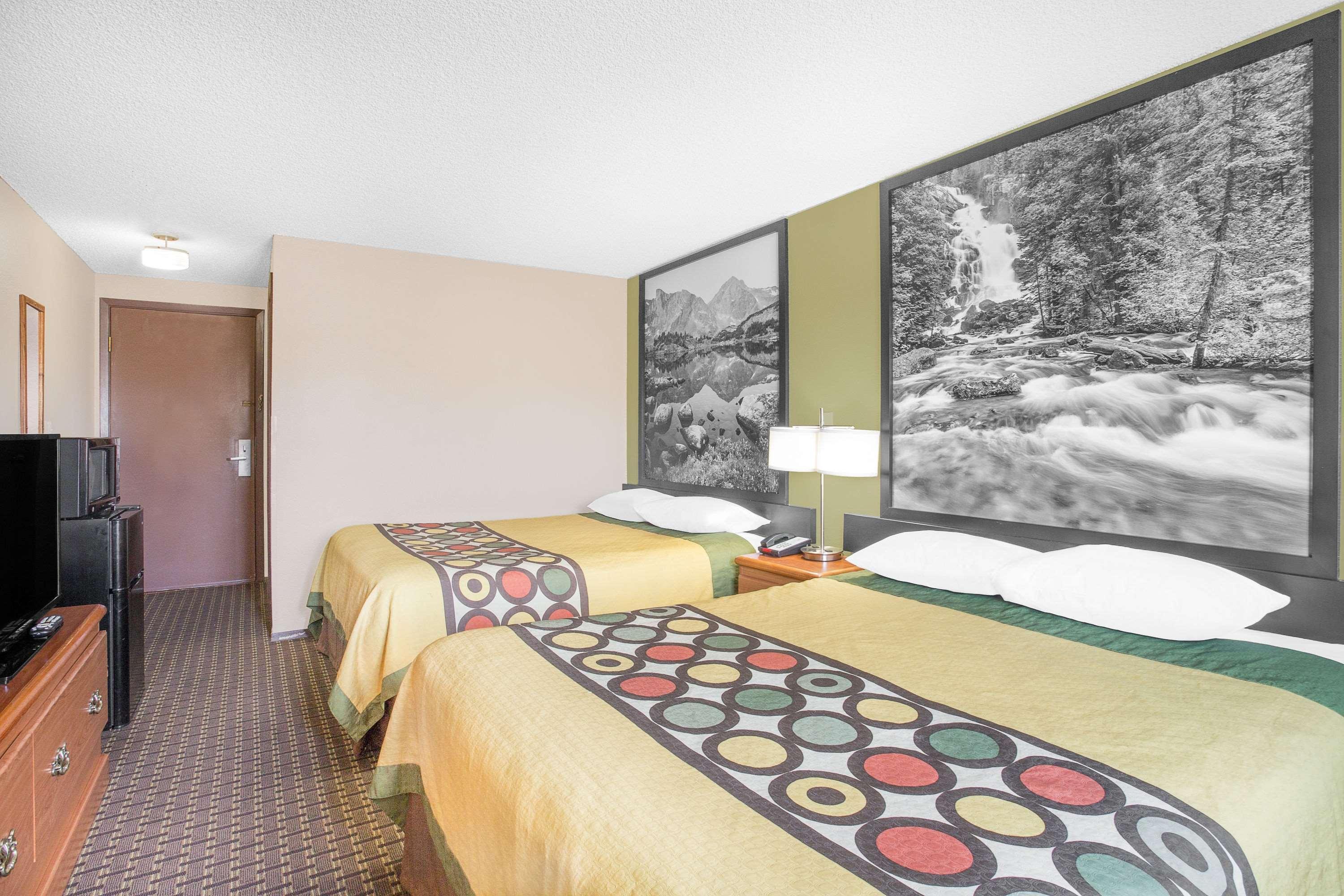 Super 8 By Wyndham Riverton Eksteriør billede