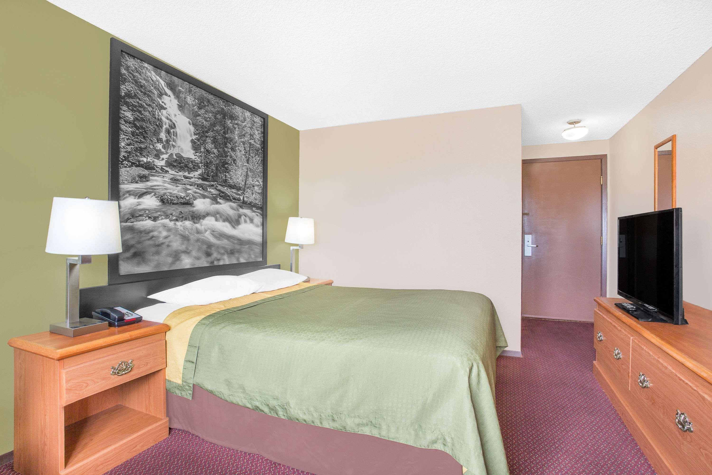 Super 8 By Wyndham Riverton Eksteriør billede